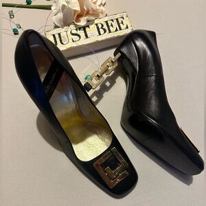 NWOT CHARLES JOURDAN PARIS HEELS.